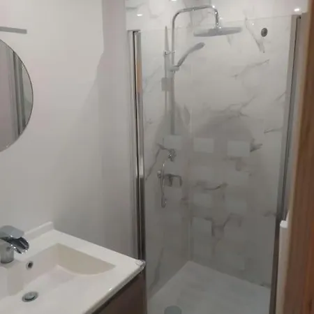 35 Metres Carres Apartment *