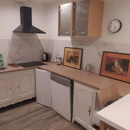 35 Metres Carres Apartment *